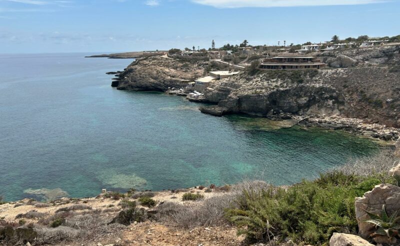 2. Cala Greca: Uno straordinario rifugio di tranquillità