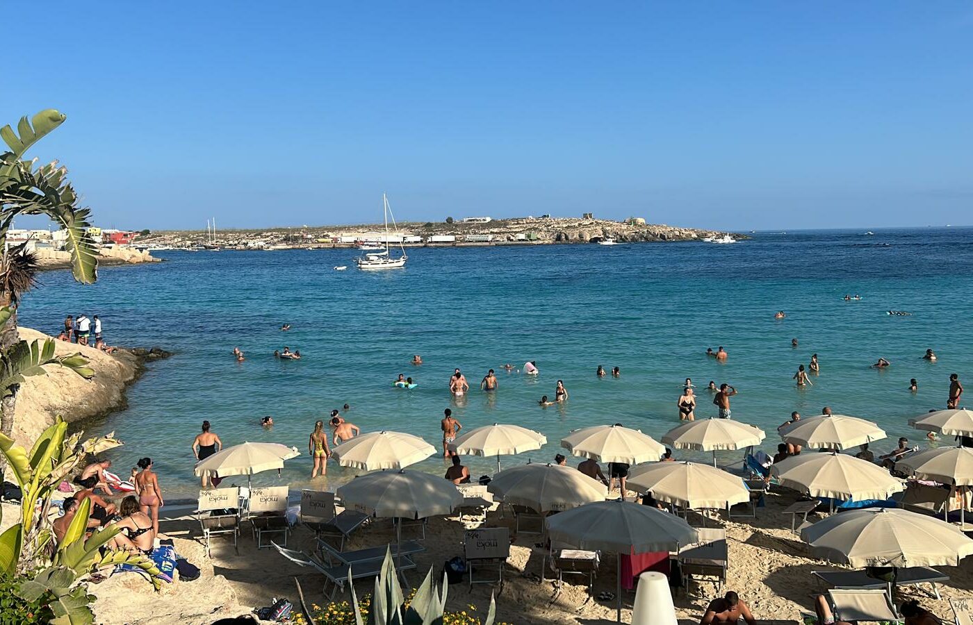 3. Spiaggia della Guitgia: una sorprendente oasi di comfort e relax